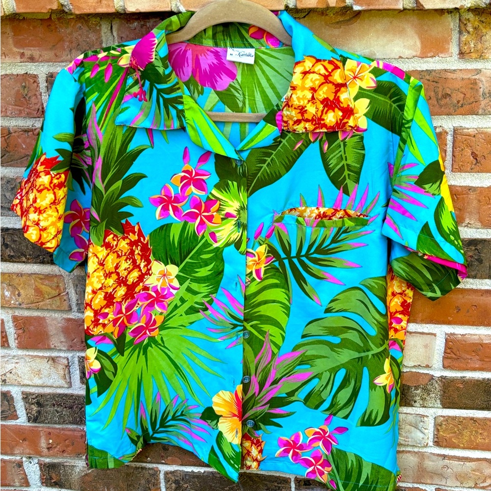King Kameha Tropical Print Shirt.Front Pocket . Vivid Colors. Woman’s Size Med